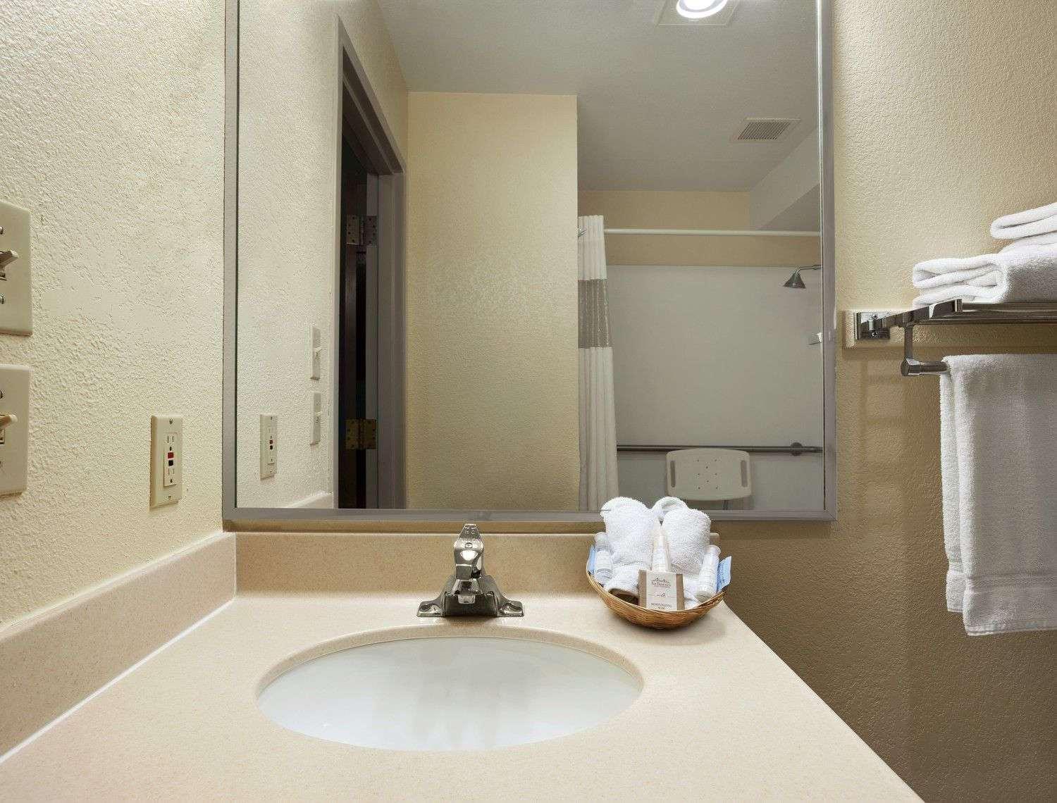 Quality Inn Lincoln Cornhusker Екстер'єр фото